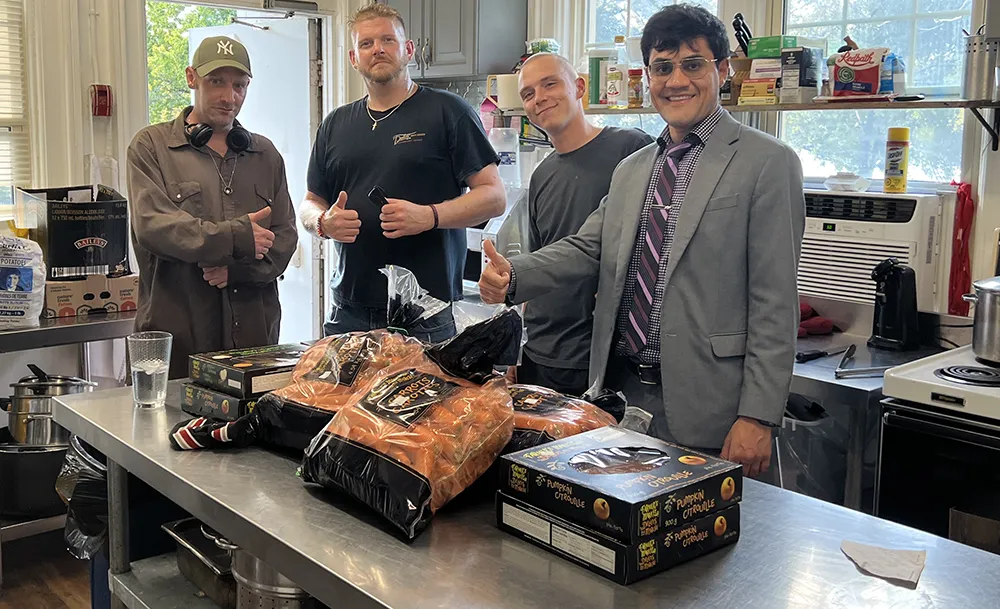 Sam Sinjari Donates Full Thanksgiving Dinner - Biz X magazine